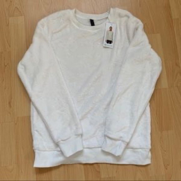 Women's Gaiam Lux Faux-Fur Pullover - Picture 4 of 4